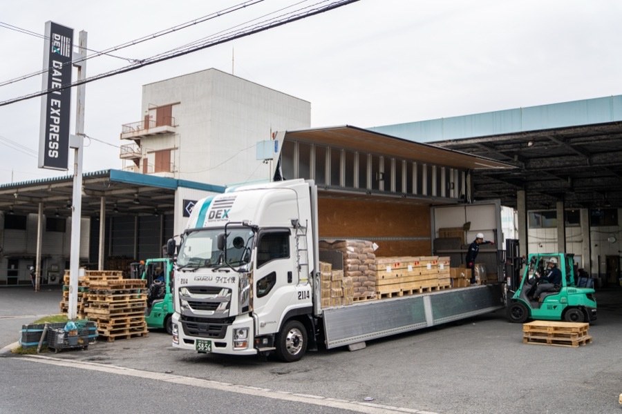 輸出便の荷役