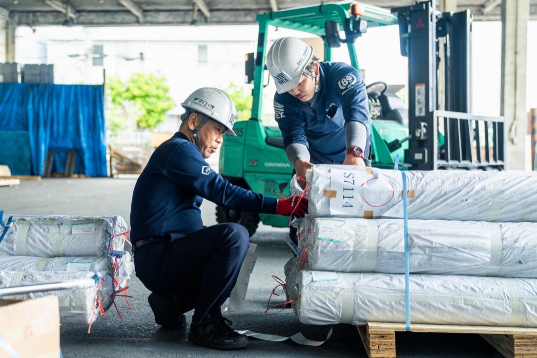 全国ネットワークの荷役作業